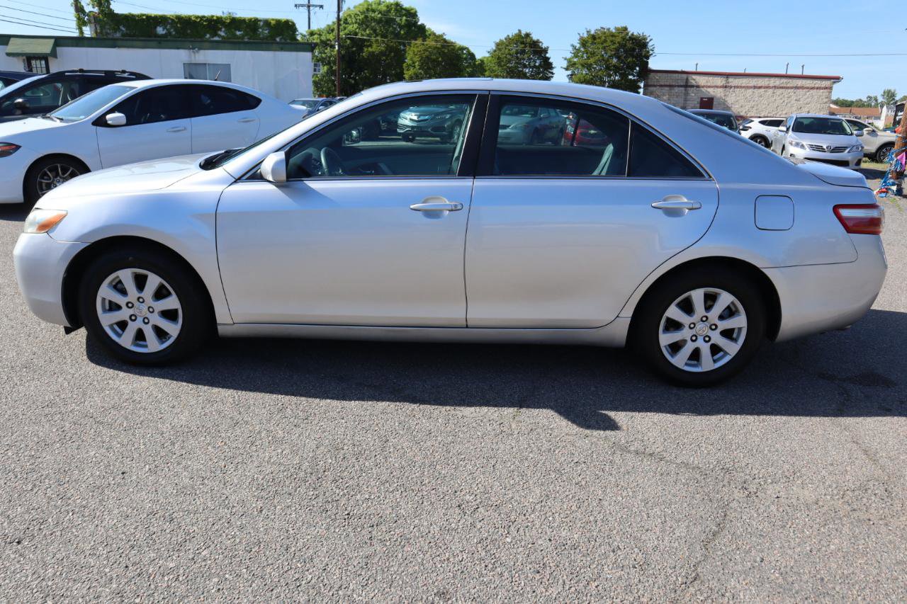 Used 2009 Toyota Camry XLE FWD image 3