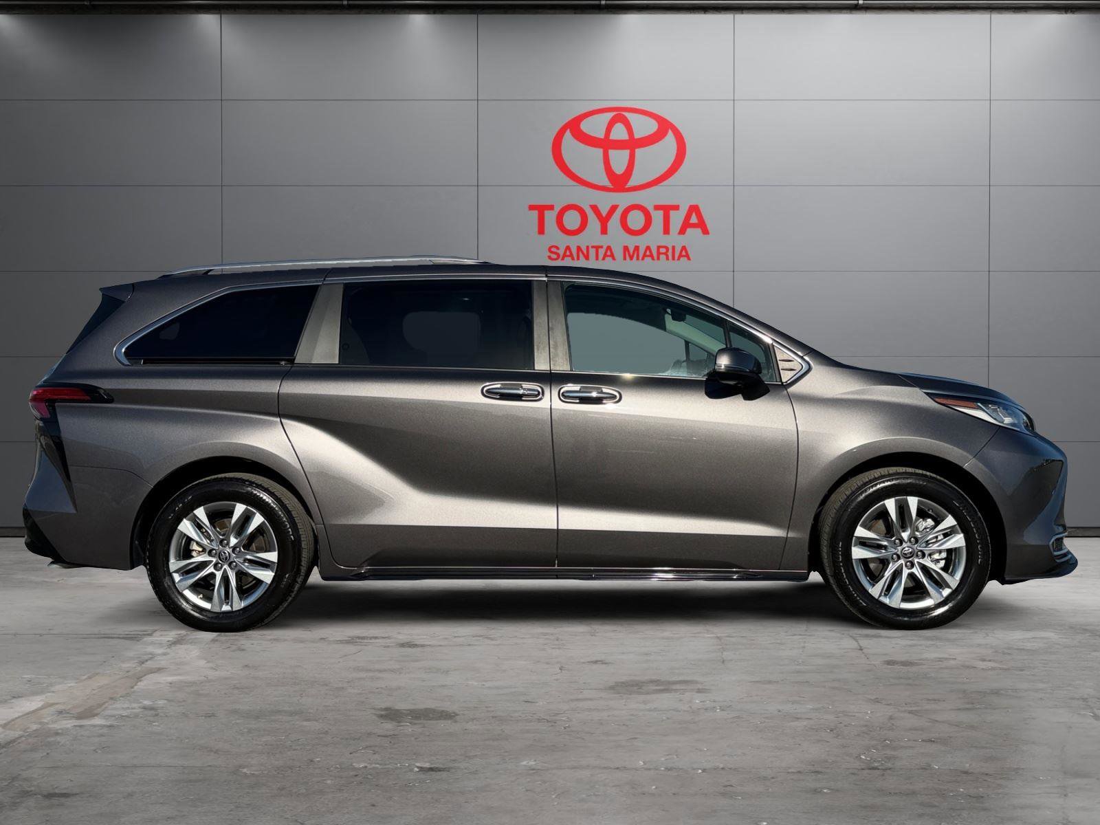 Certified 2024 Toyota Sienna Limited FWD image 21
