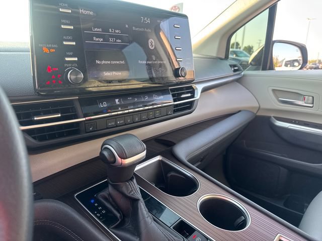 Used 2022 Toyota Sienna XLE FWD image 21