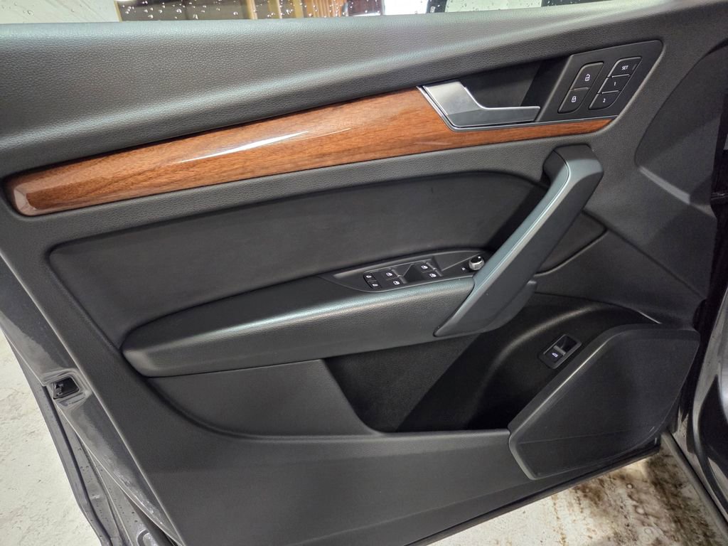 Used 2022 Audi Q5 2.0T Premium w/ Convenience Package image 12