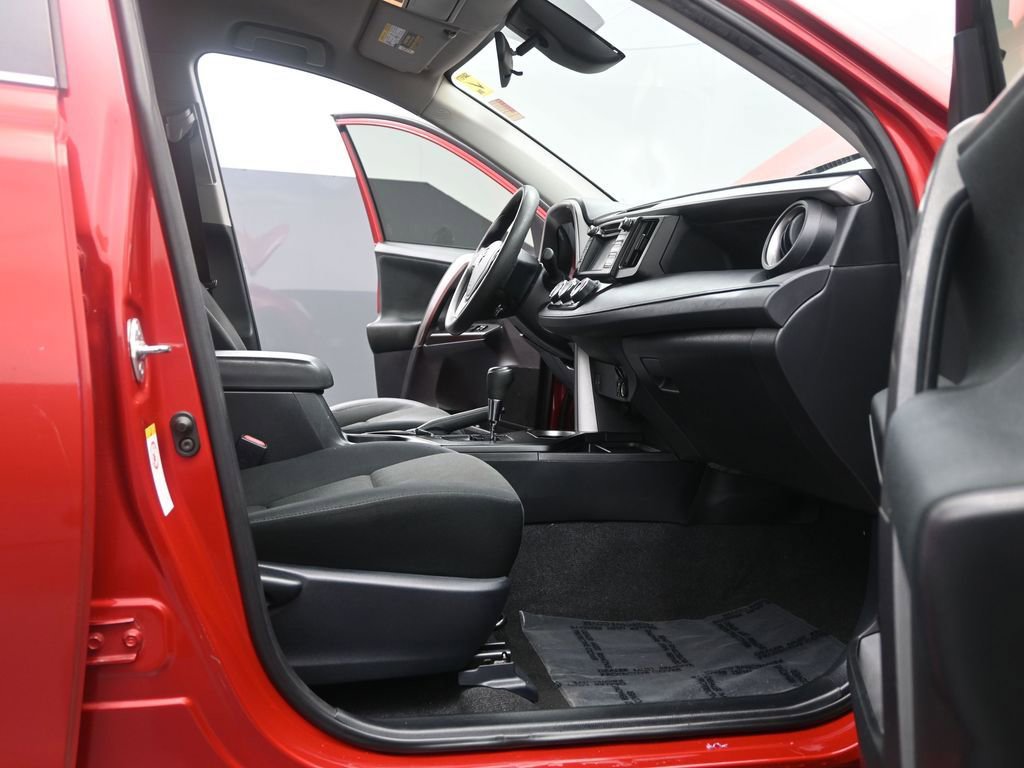 Used 2017 Toyota RAV4 LE image 16