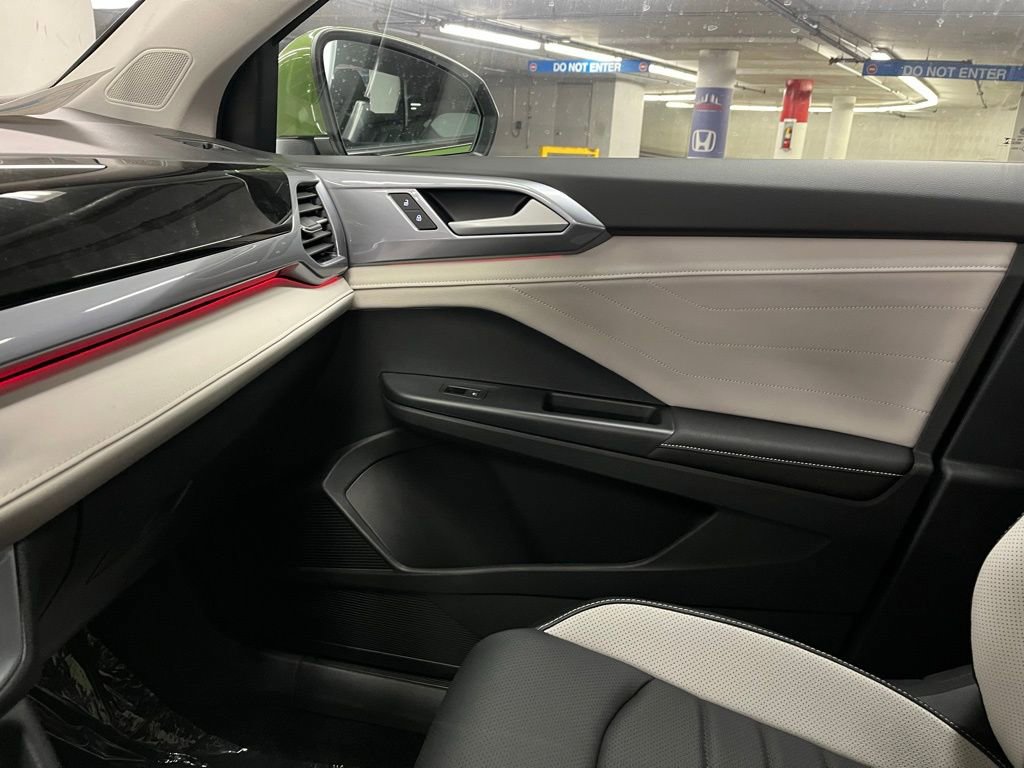 New 2025 Volkswagen Taos SEL AWD/4WD image 30
