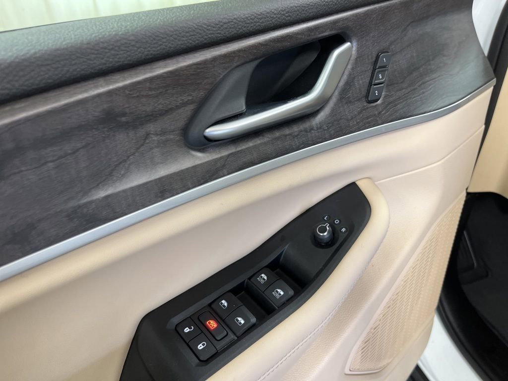 Used 2024 Jeep Grand Cherokee Limited image 12