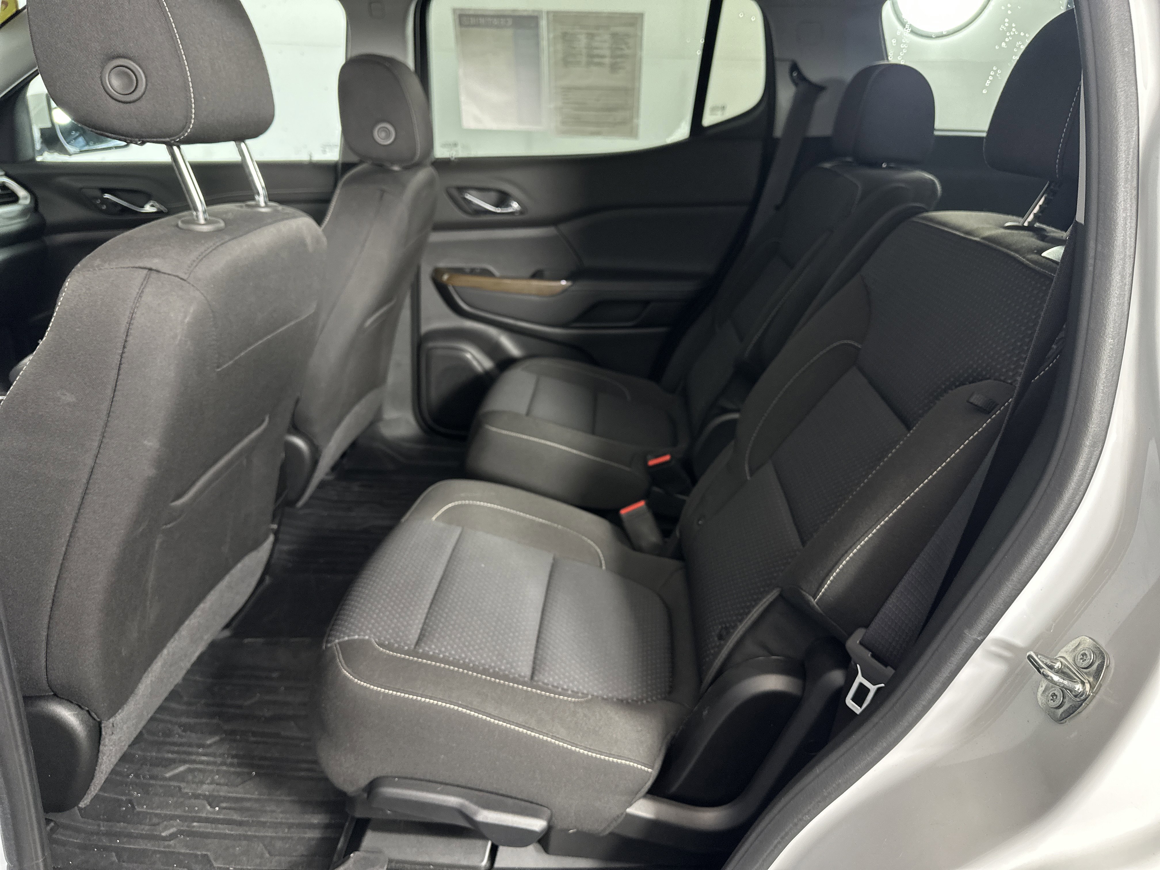 Used 2023 GMC Acadia SLE w/ Driver Convenience Package image 7