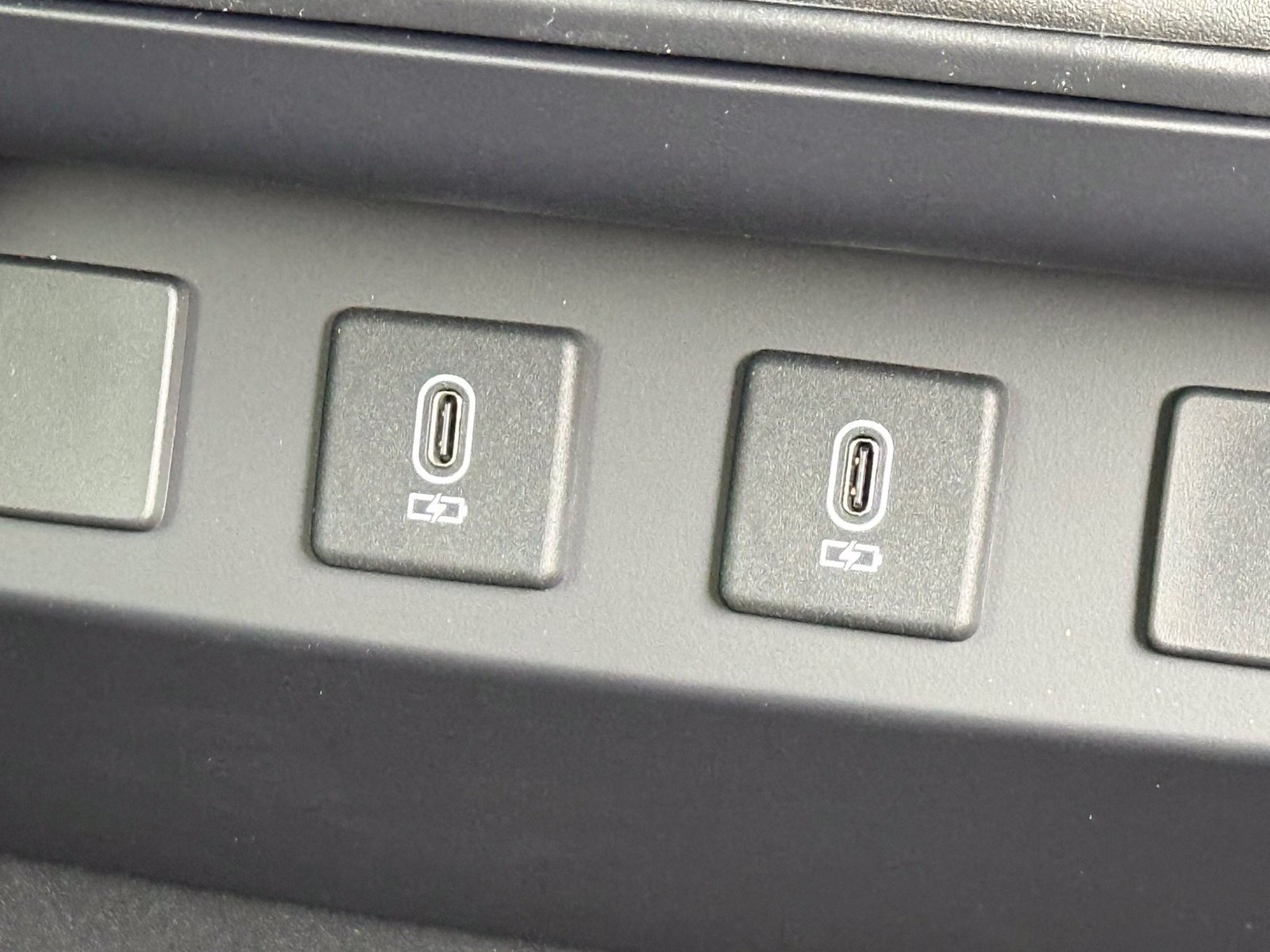 New 2026 Land Rover Defender 110 X-Dynamic SE AWD/4WD image 18