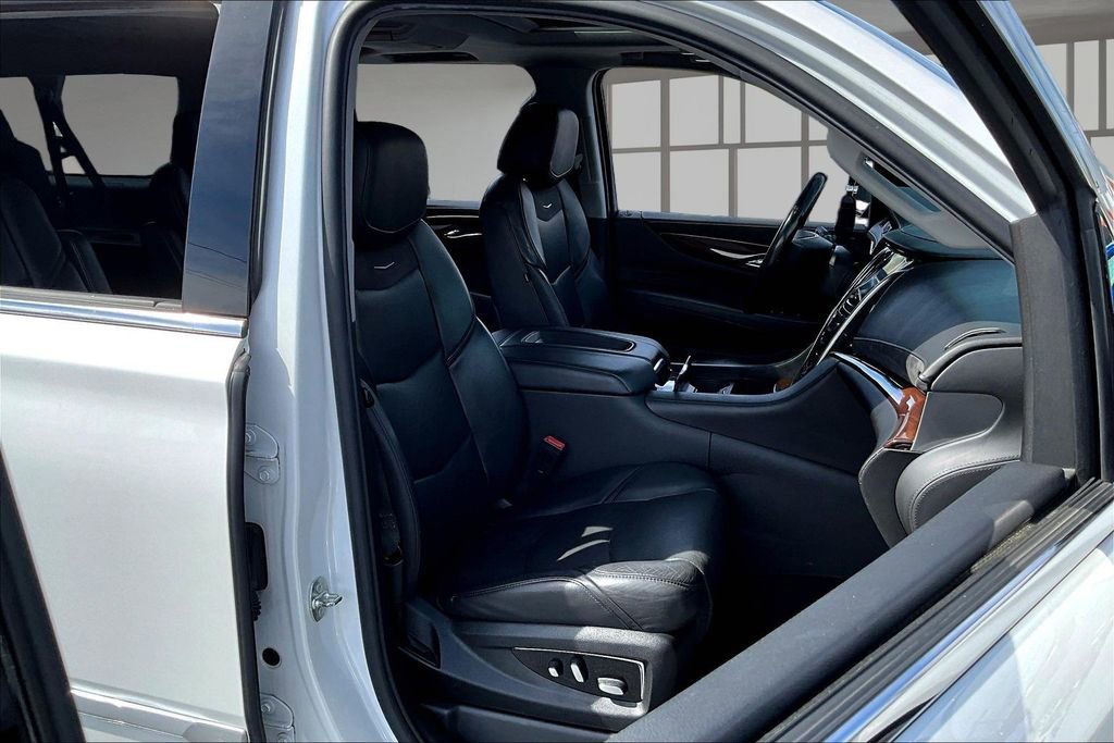 Used 2020 Cadillac Escalade ESV Premium Luxury image 7