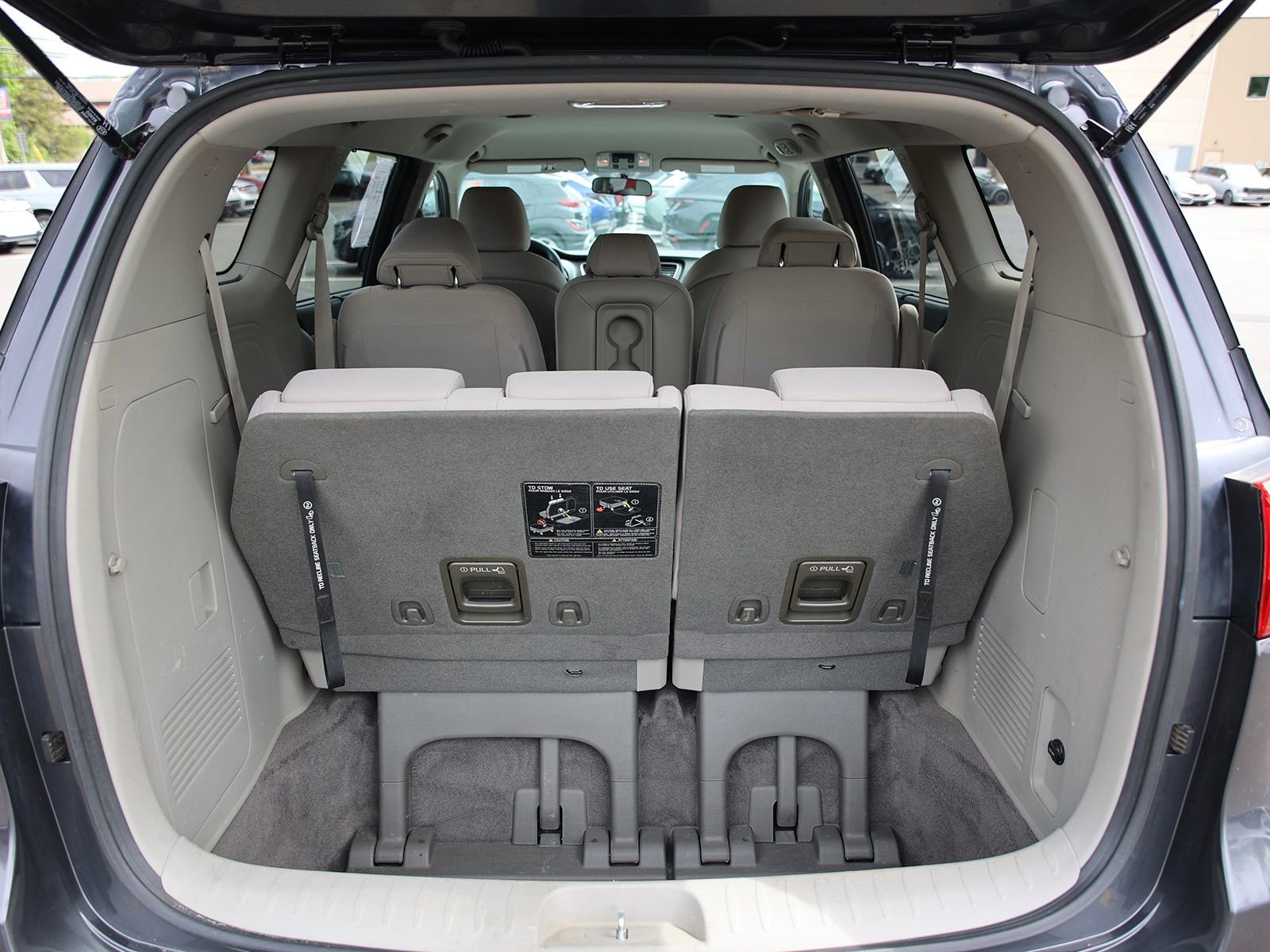 Used 2016 Kia Sedona LX w/ Option Group 020 FWD image 13