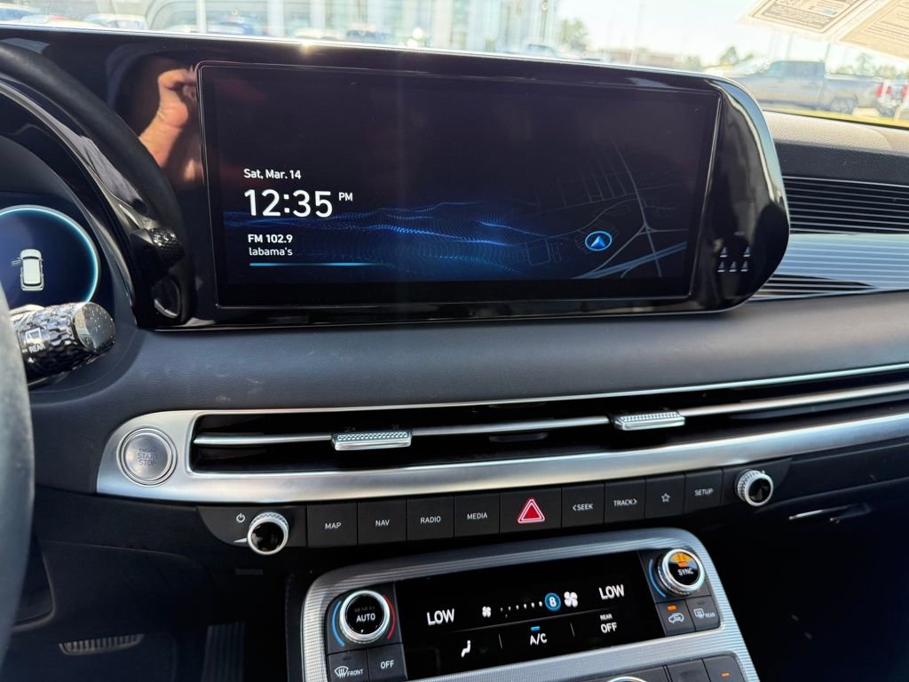 Used 2023 Hyundai Palisade Calligraphy image 17