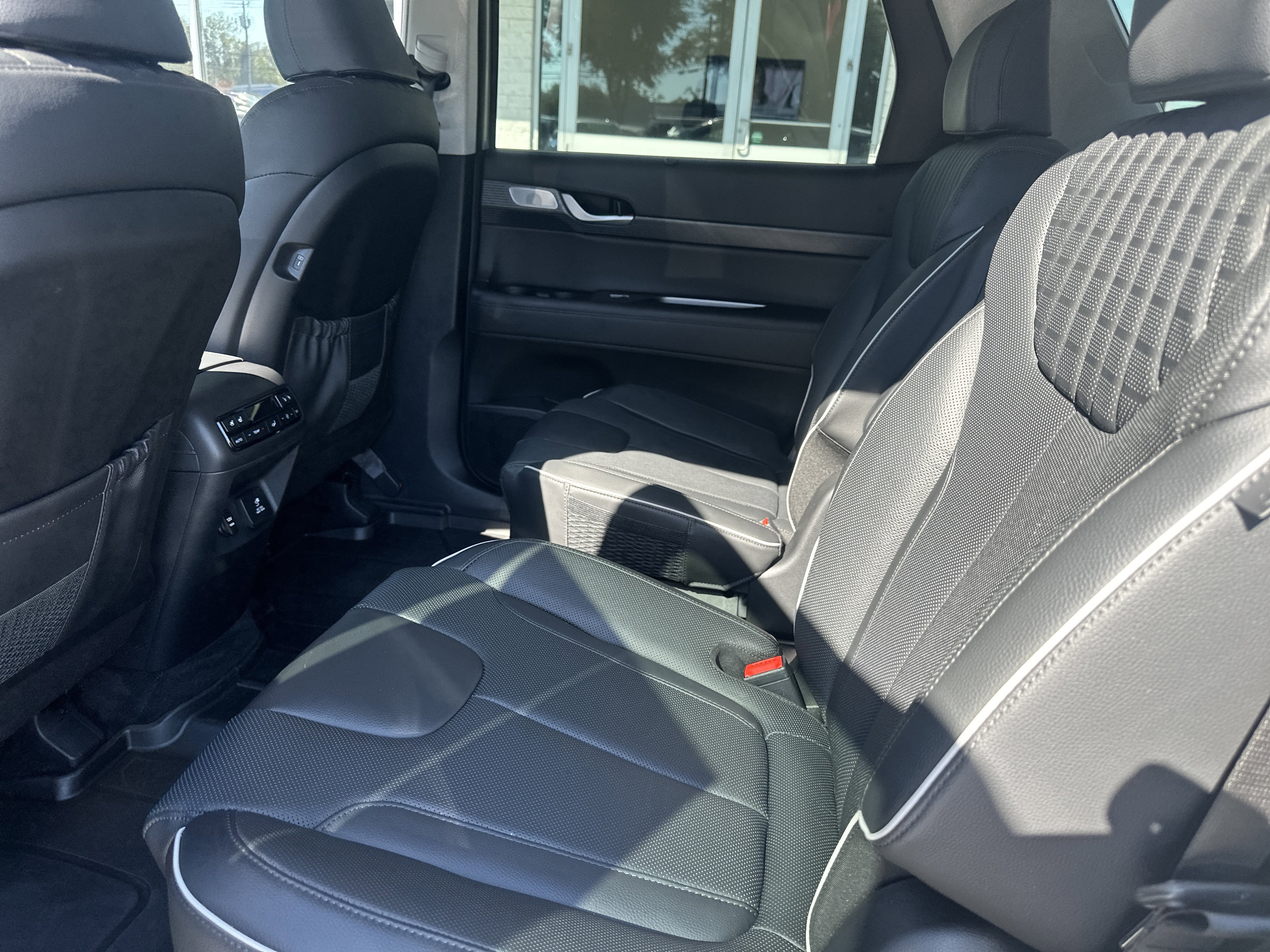 Used 2025 Hyundai Palisade Limited image 12