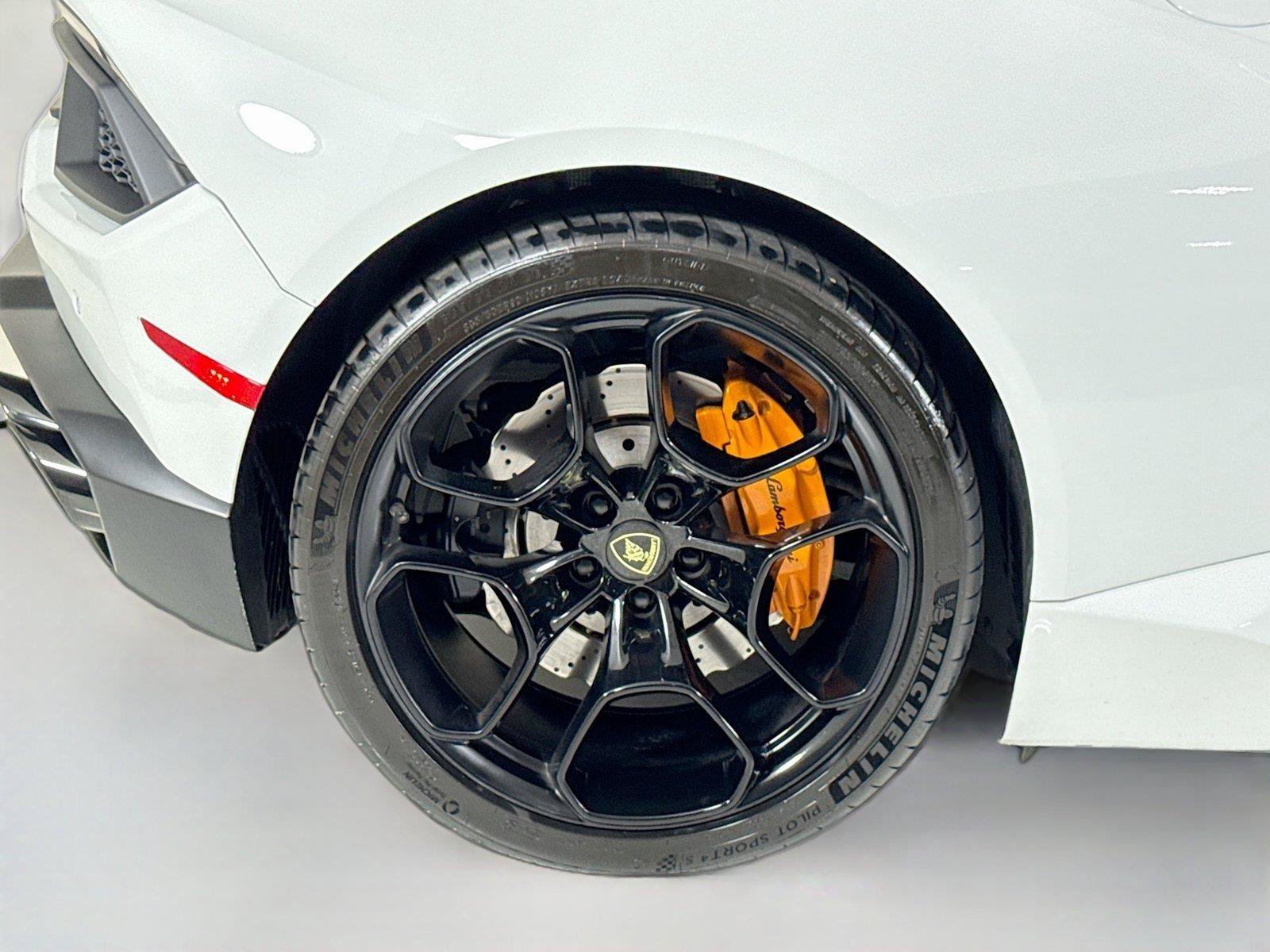 Used 2018 Lamborghini Huracan LP 580-2 RWD image 35