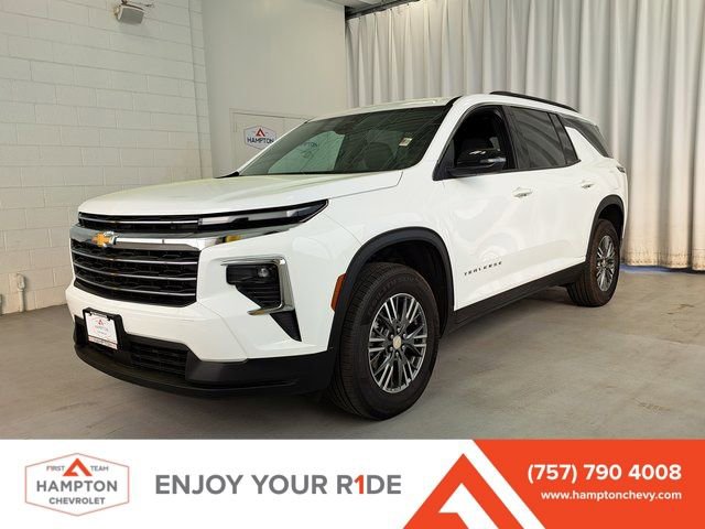 Used 2025 Chevrolet Traverse LT image 1