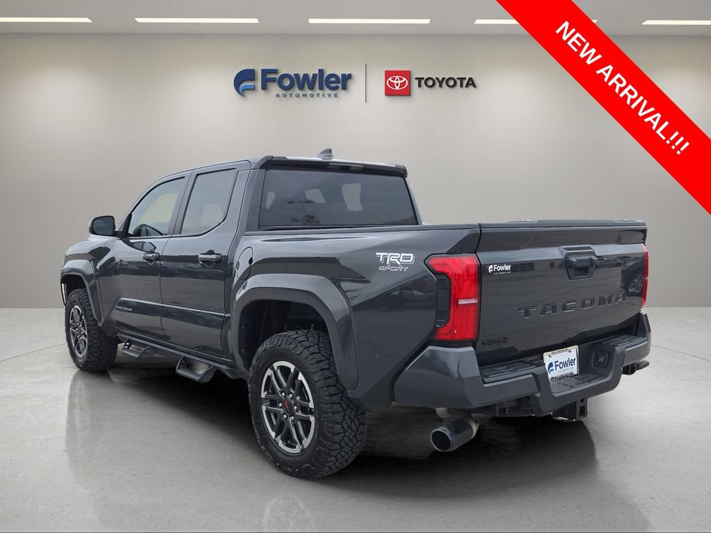 Used 2025 Toyota Tacoma TRD Sport AWD/4WD image 5