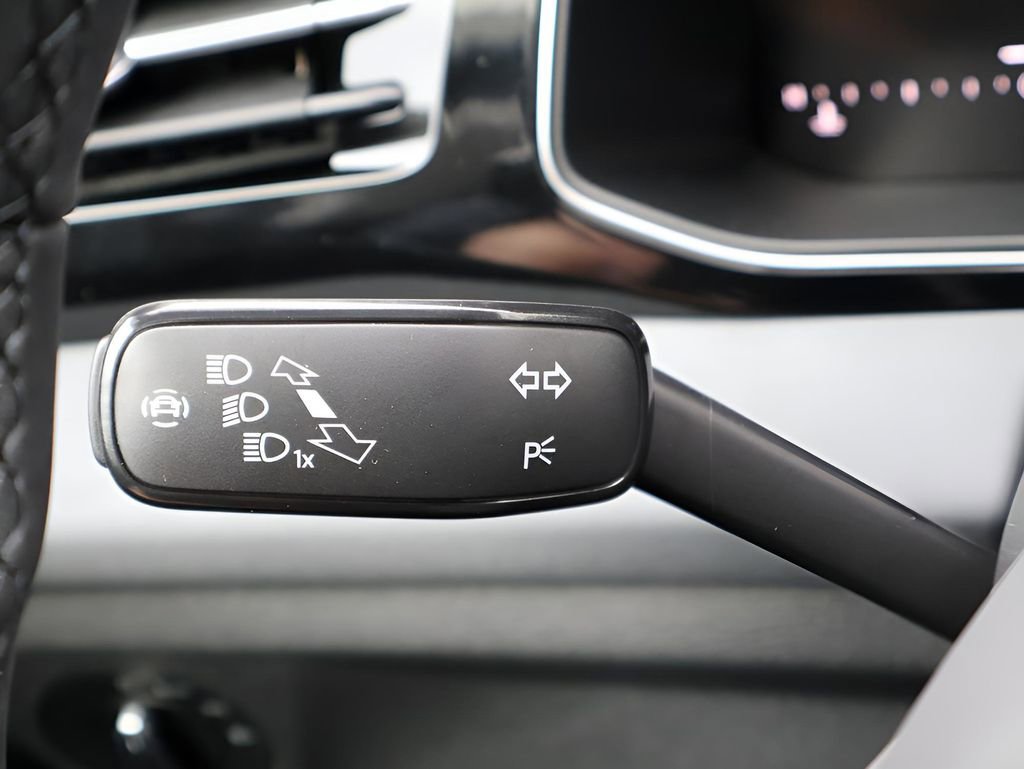 Used 2025 Volkswagen Jetta SE image 34