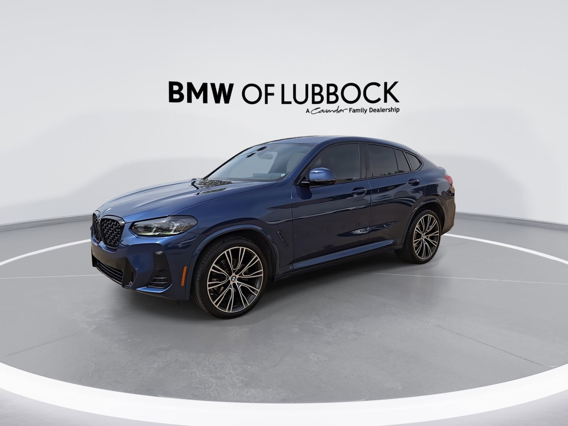 Used 2022 BMW X4 xDrive30i w/ M Sport Package AWD/4WD image 4