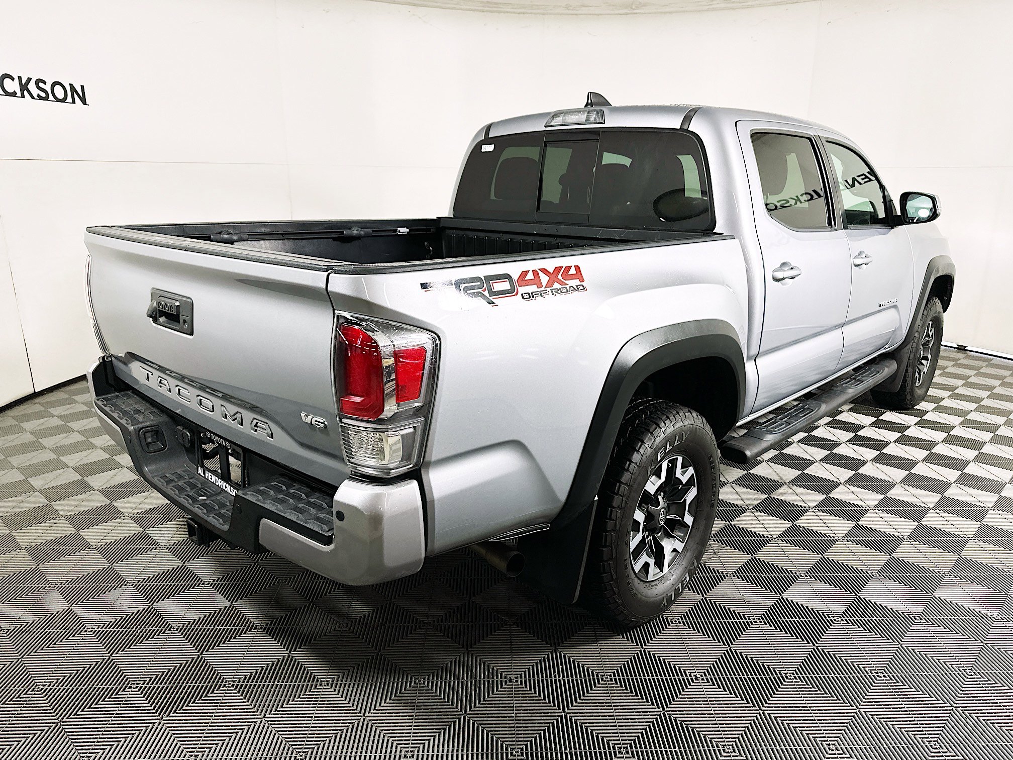 Used 2020 Toyota Tacoma TRD Off-Road w/ Technology Package image 3