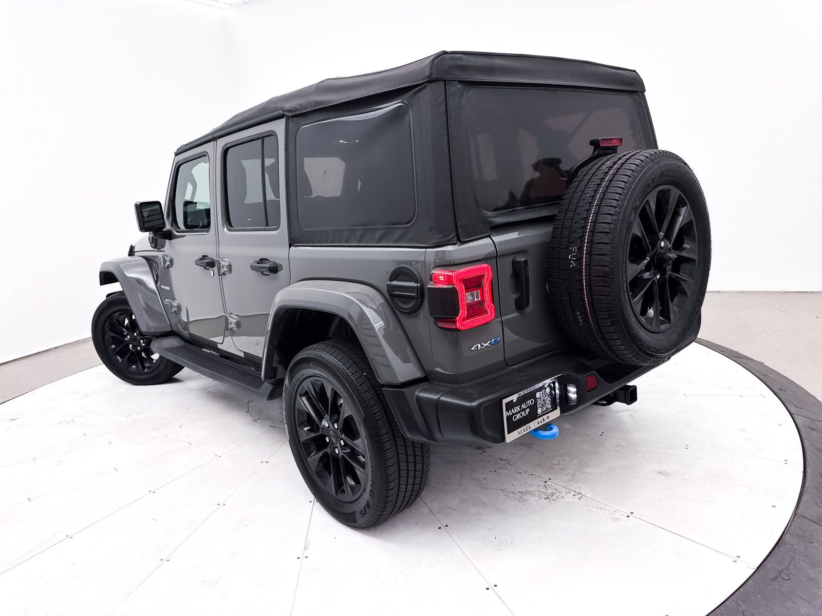 Used 2022 Jeep Wrangler Unlimited Sahara image 2