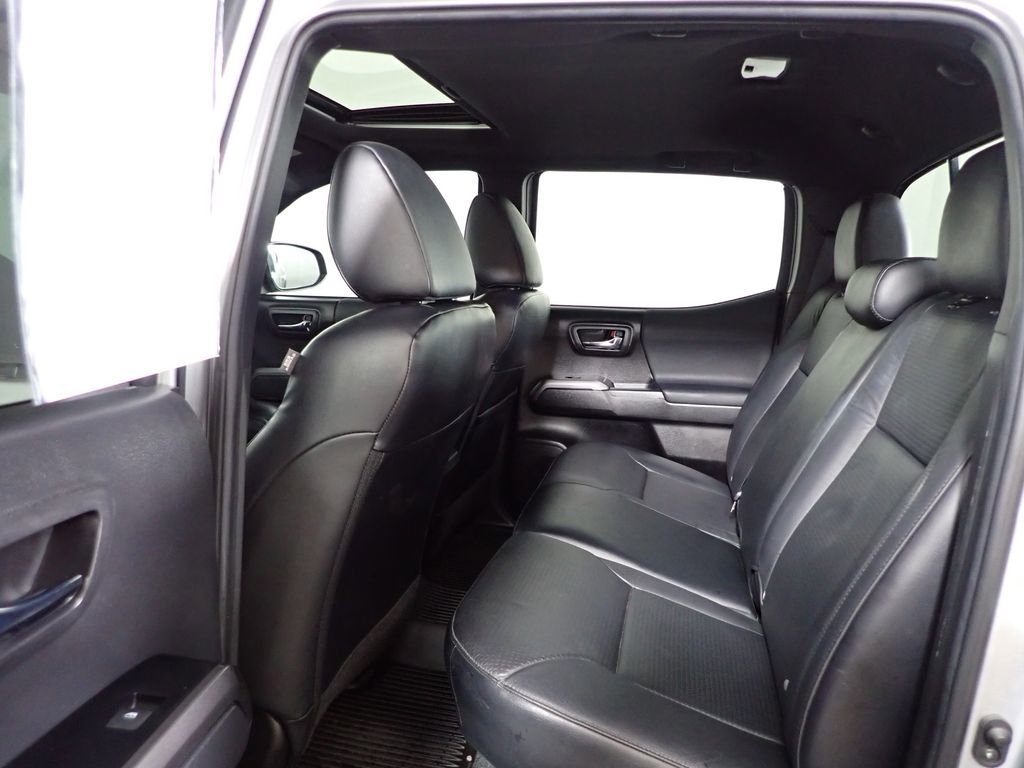 Used 2023 Toyota Tacoma TRD Off-Road w/ TRD Premium Off Road Package image 31