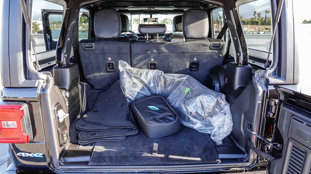 Used 2023 Jeep Wrangler Unlimited Sahara w/ Cold Weather Group image 31