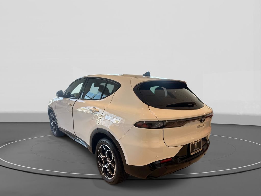 New 2026 Alfa Romeo Tonale w/ Black Premium Package AWD/4WD image 4