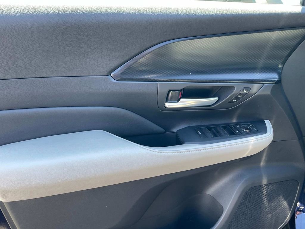 Used 2024 Toyota Grand Highlander AWD Hybrid image 21