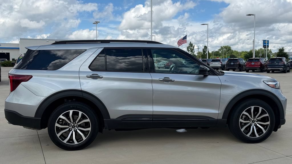 Used 2023 Ford Explorer ST-Line AWD/4WD image 6