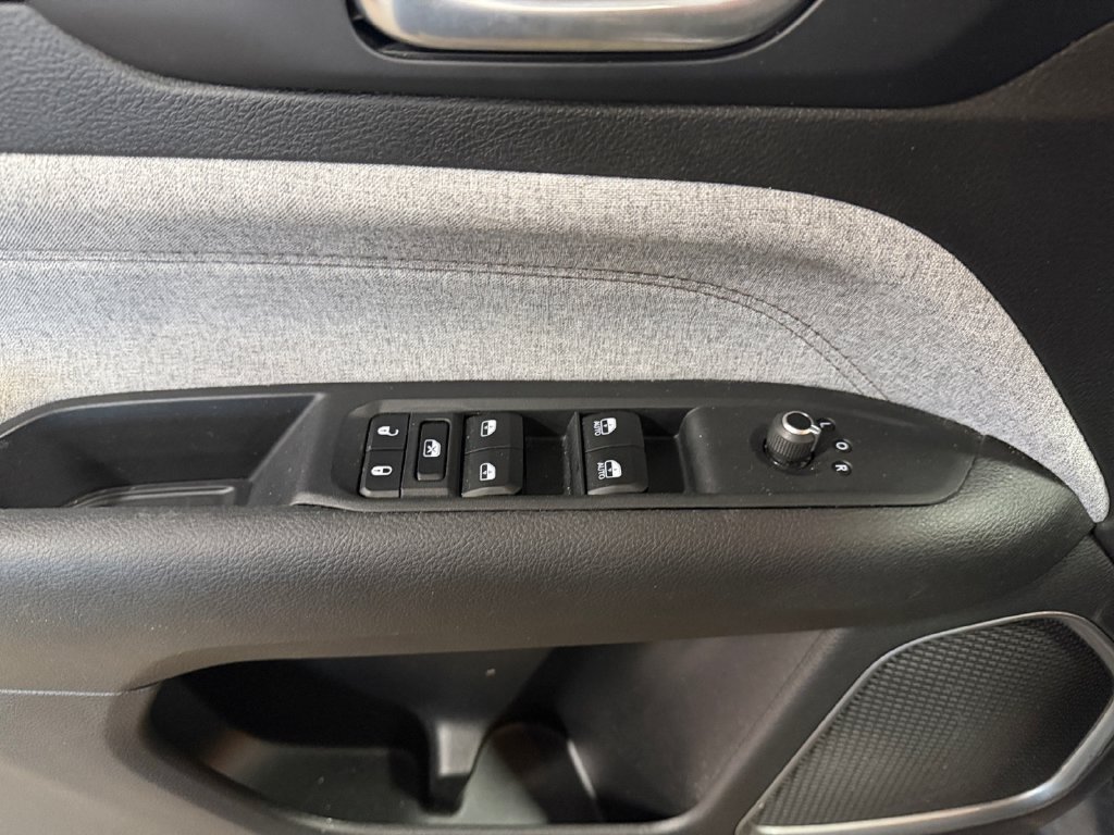 Used 2023 Jeep Compass Latitude AWD/4WD image 28