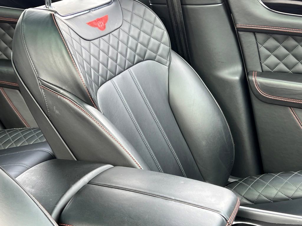 Used 2017 Bentley Bentayga image 35