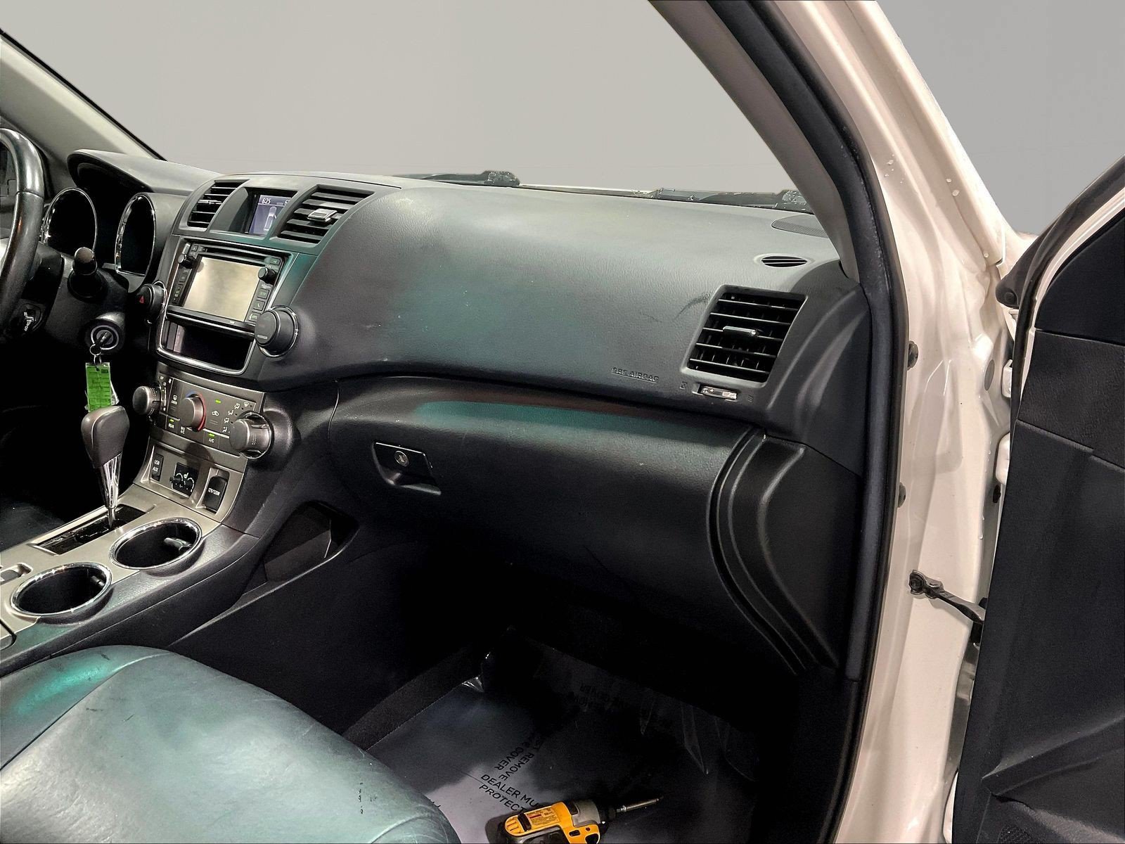 Used 2013 Toyota Highlander SE AWD/4WD image 25