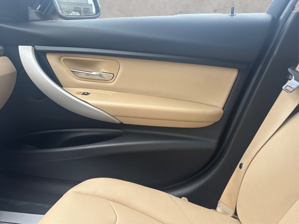 Used 2018 BMW 320i xDrive Sedan AWD/4WD image 26