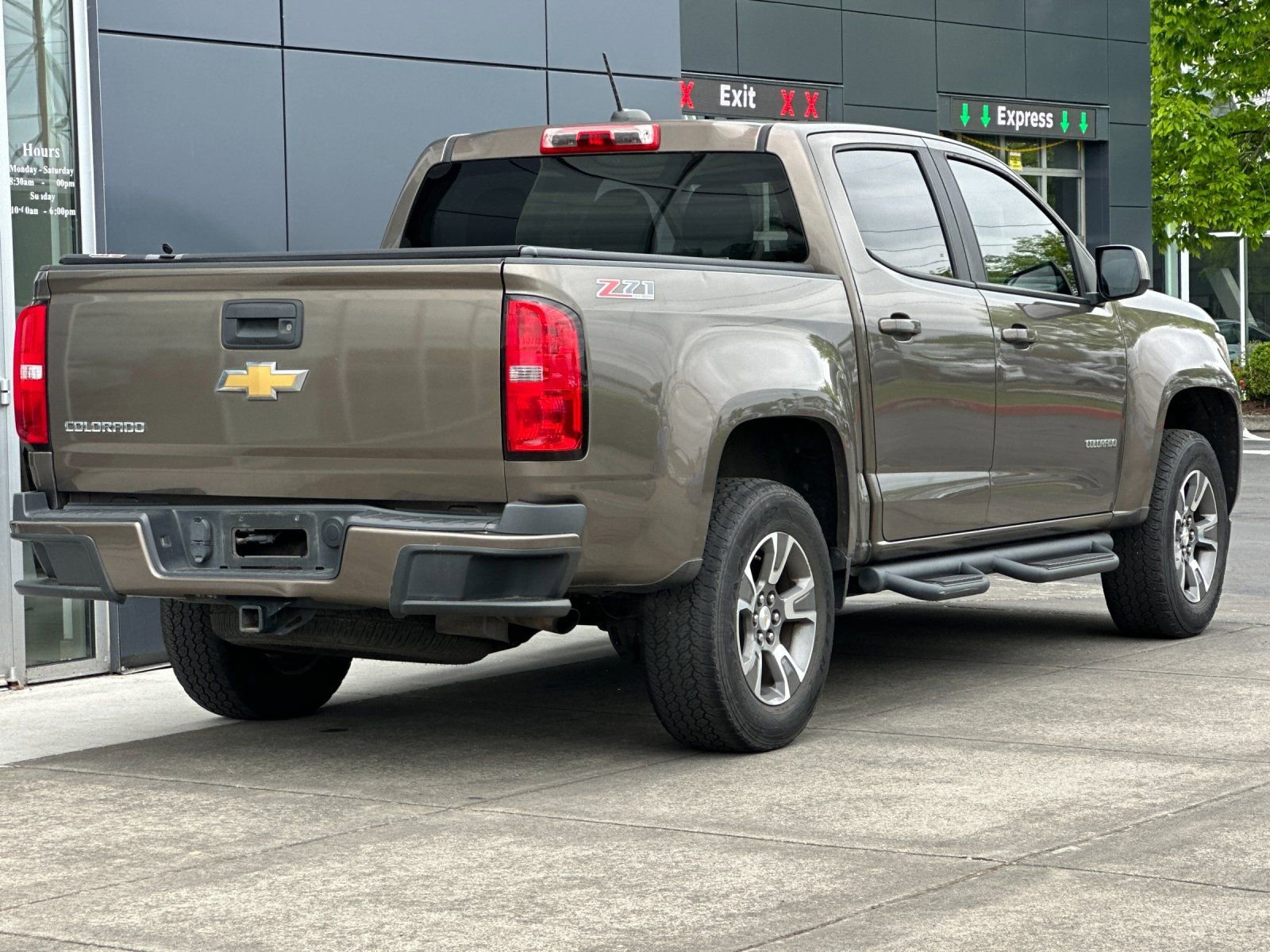 Used 2015 Chevrolet Colorado Z71 AWD/4WD image 3