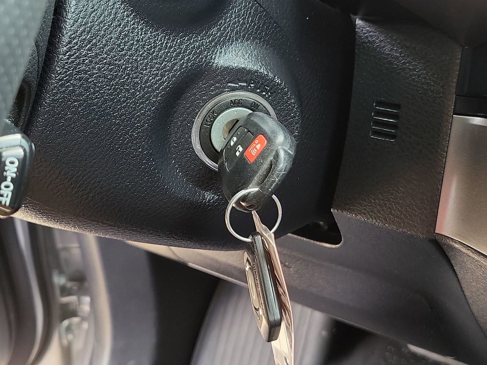 Used 2021 Toyota Tacoma SR5 w/ Technology Package image 17