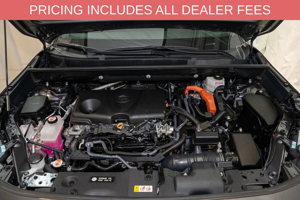 Used 2025 Toyota RAV4 LE AWD/4WD image 17