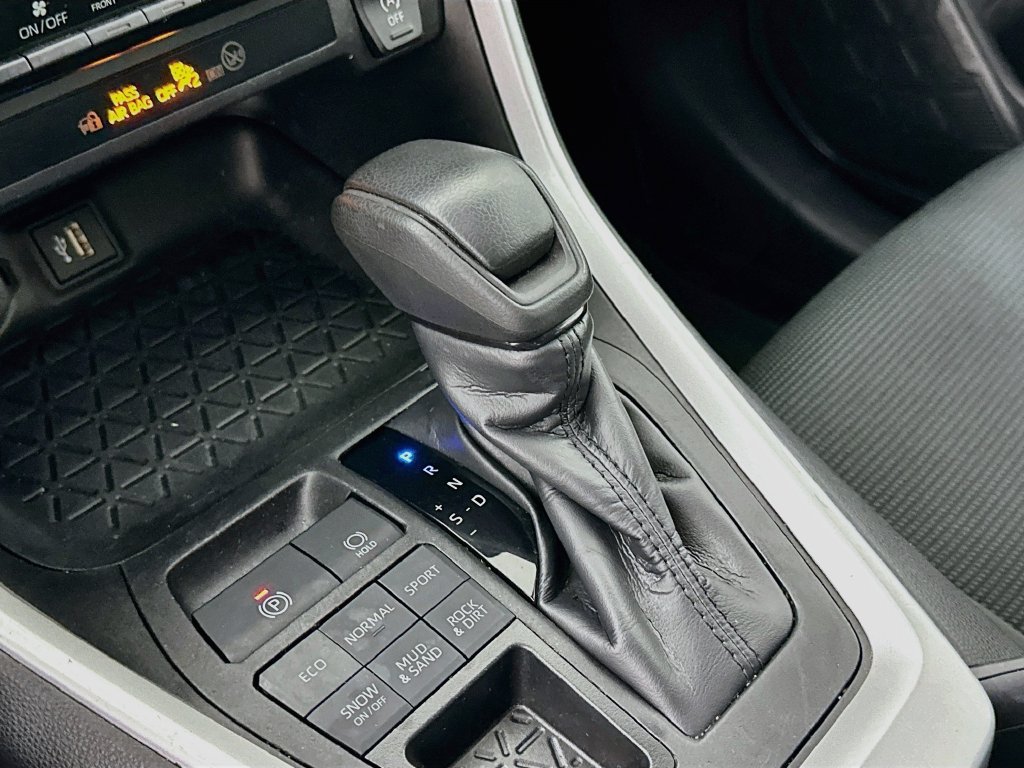 Certified 2024 Toyota RAV4 LE AWD/4WD image 17