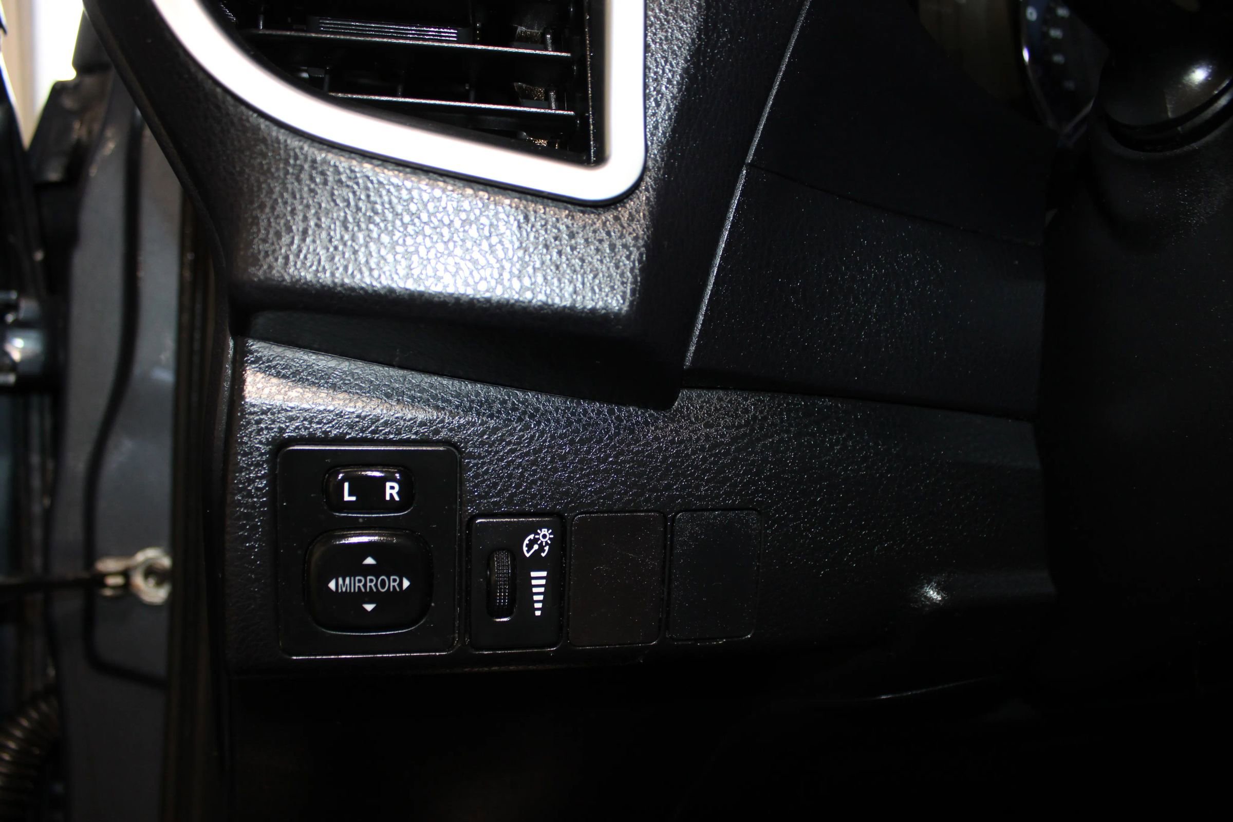 Used 2015 Toyota Corolla L FWD image 16