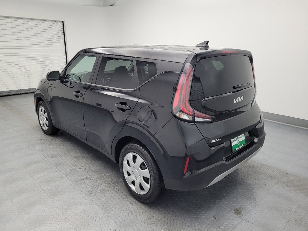 Used 2023 Kia Soul LX FWD image 3