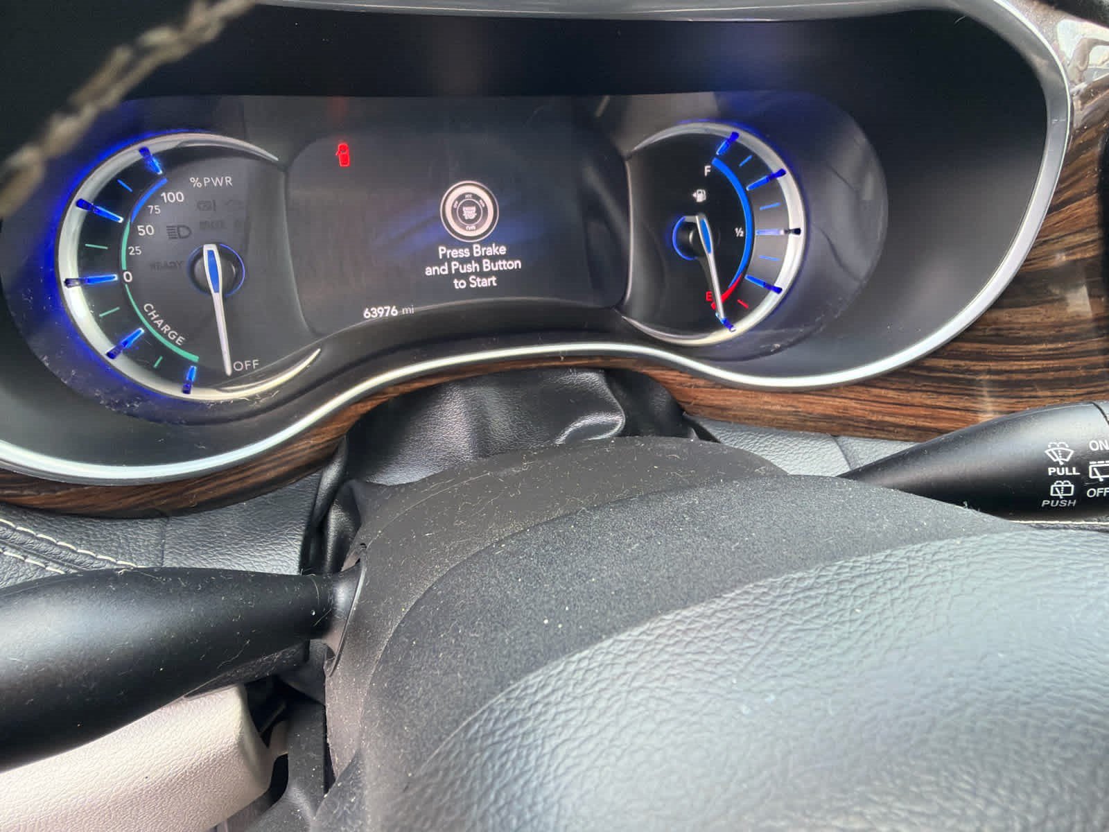 Used 2022 Chrysler Pacifica Limited w/ Uconnect Theater Family Group FWD image 7