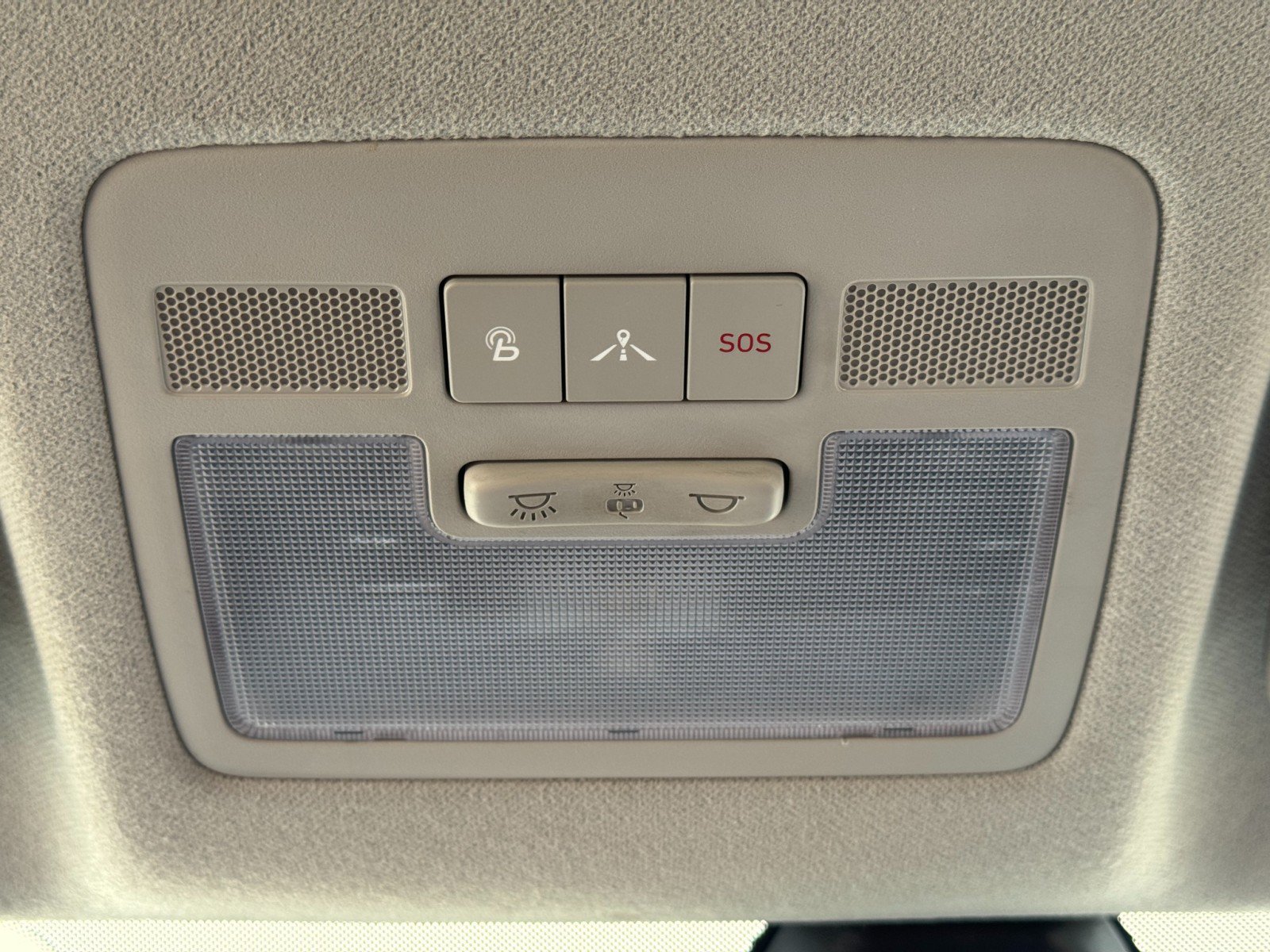 Used 2022 Hyundai Venue Limited FWD image 30