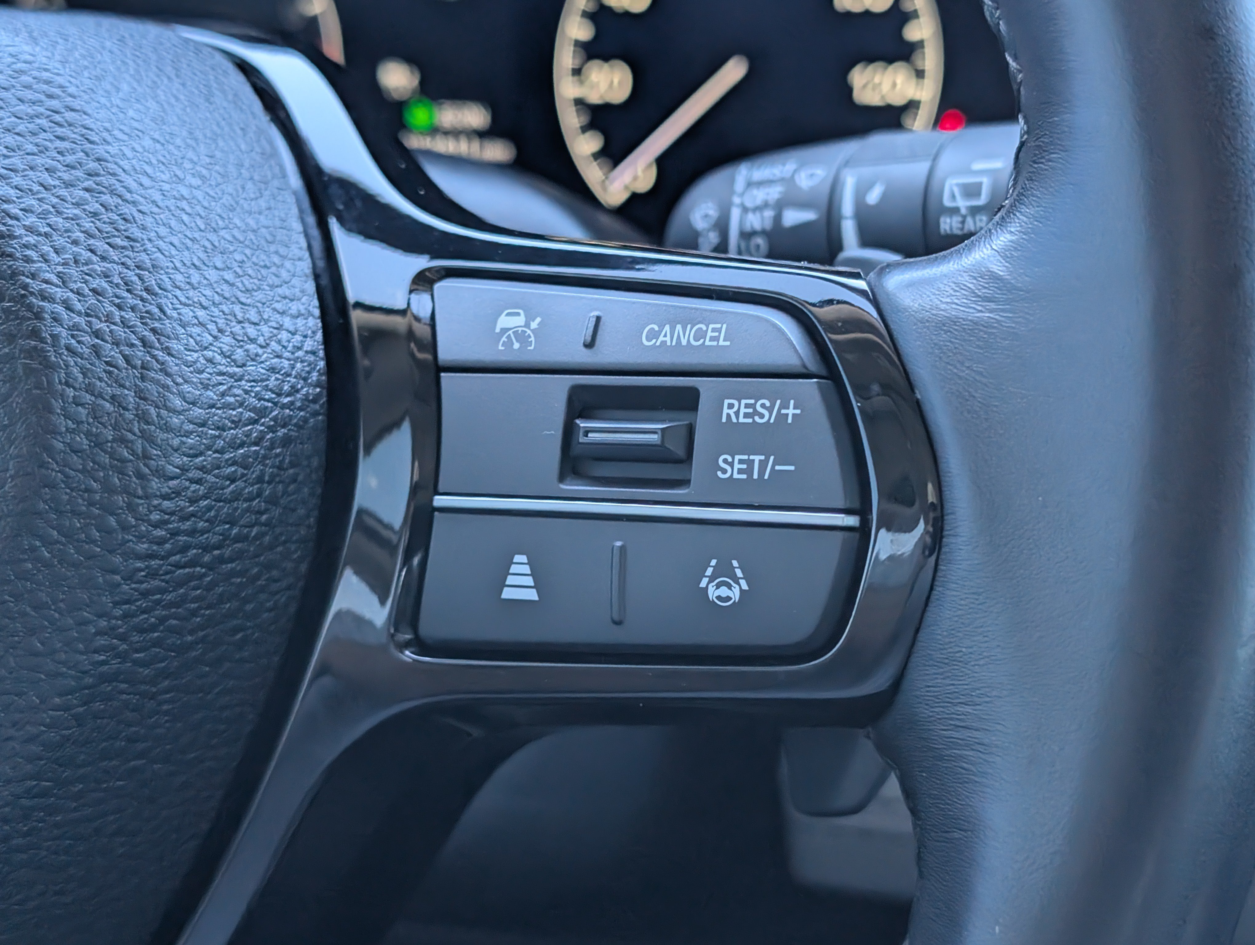 Used 2024 Honda Pilot Touring image 16