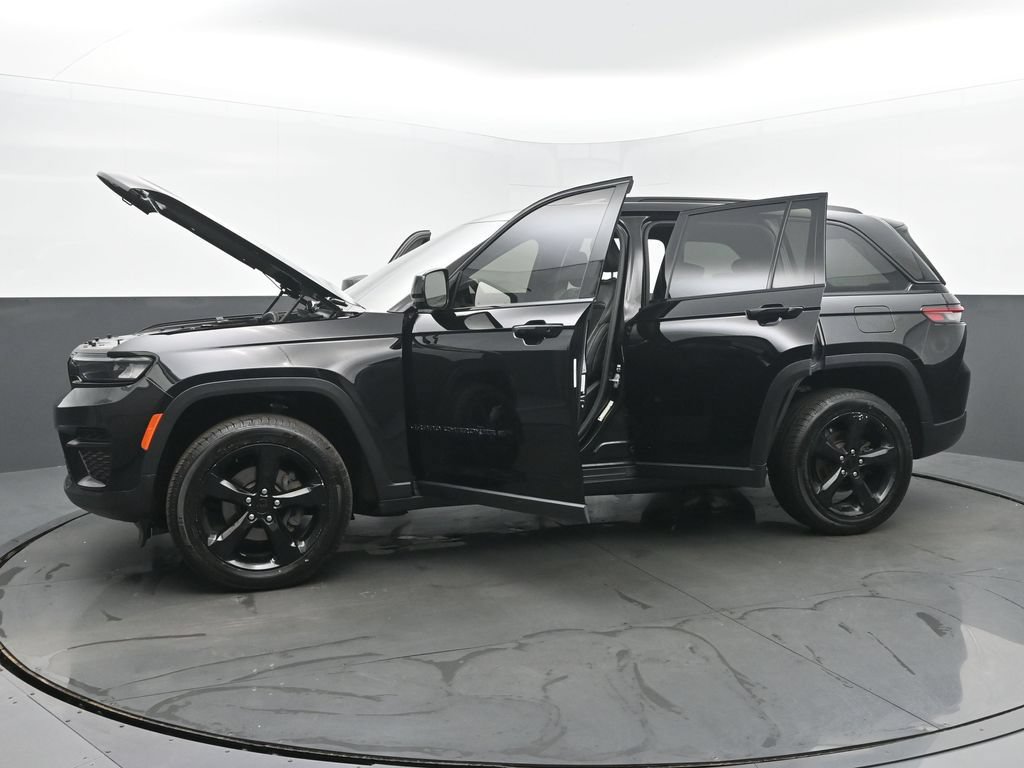Used 2023 Jeep Grand Cherokee Altitude AWD/4WD image 53