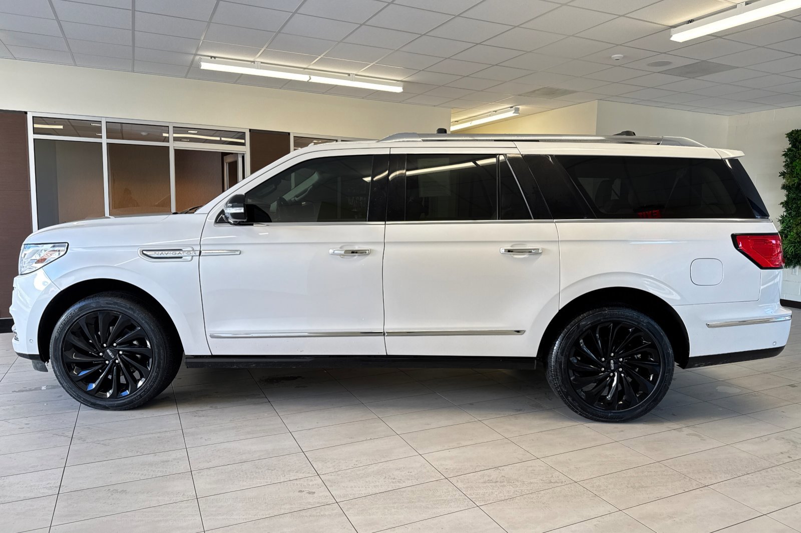 Used 2018 Lincoln Navigator L Reserve w/ Technology Package image 7