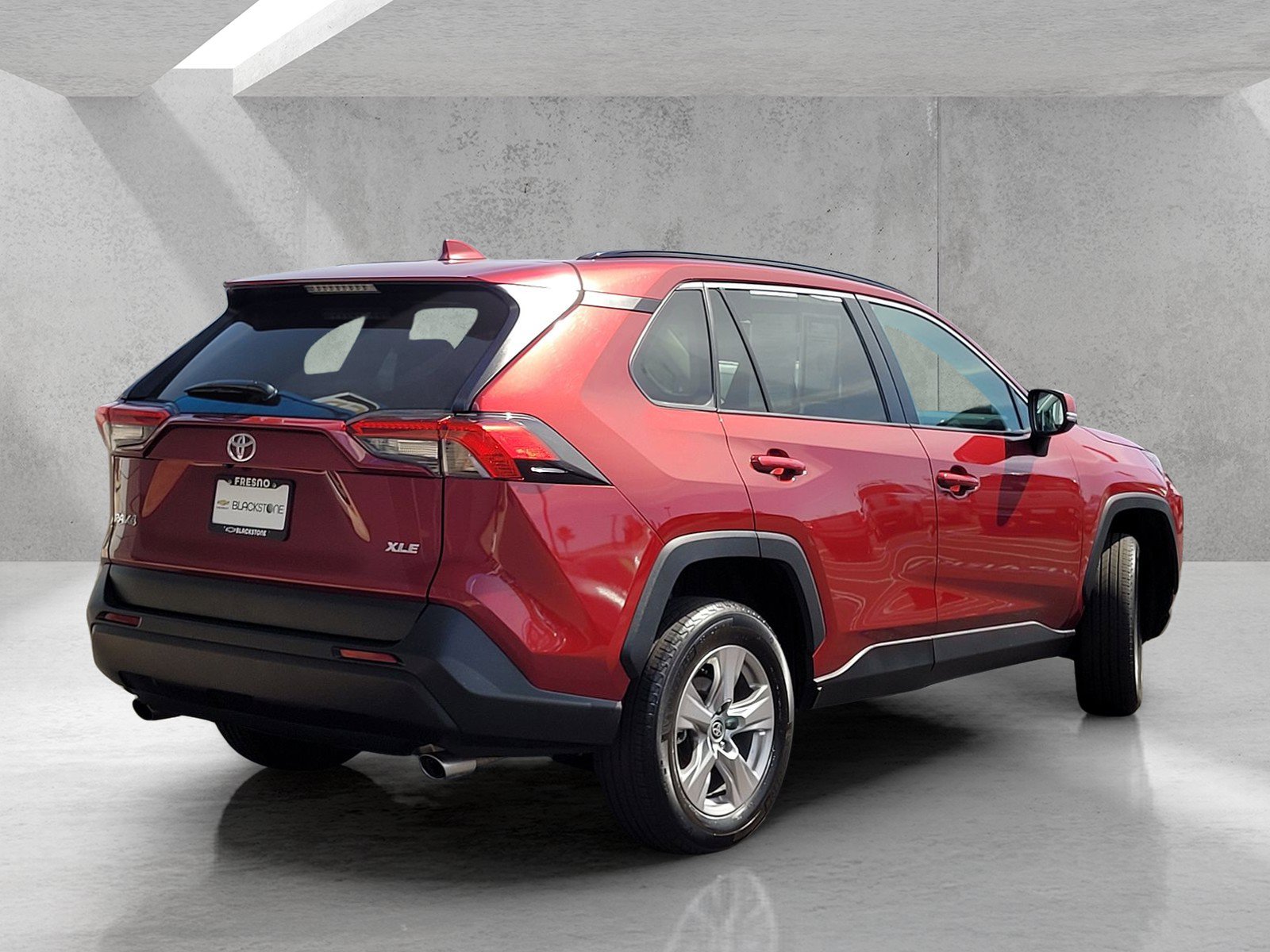 Used 2023 Toyota RAV4 XLE FWD image 4