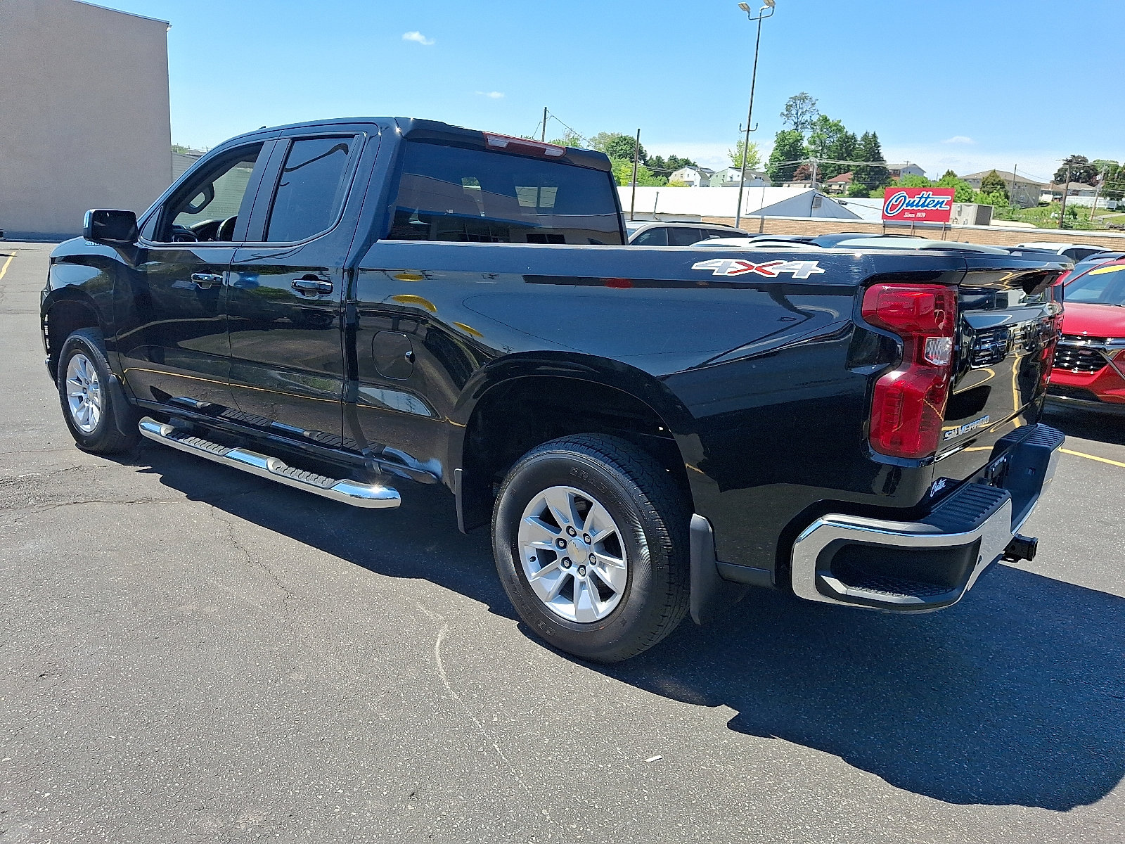 Used 2021 Chevrolet Silverado 1500 LT AWD/4WD image 2