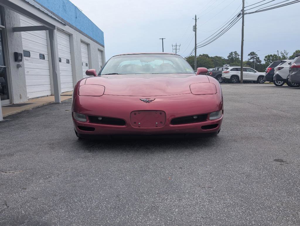 Used 2000 Chevrolet Corvette Coupe w/ Roof Pkg RWD image 2