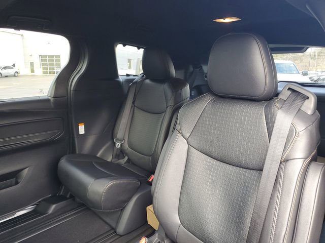 New 2026 Toyota Sienna XLE Woodland Edition image 29