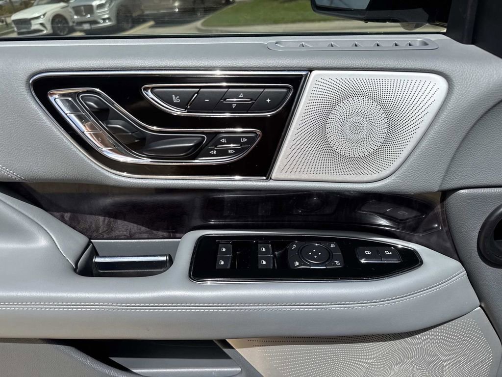 Used 2020 Lincoln Navigator Reserve w/ Luxury Package image 22