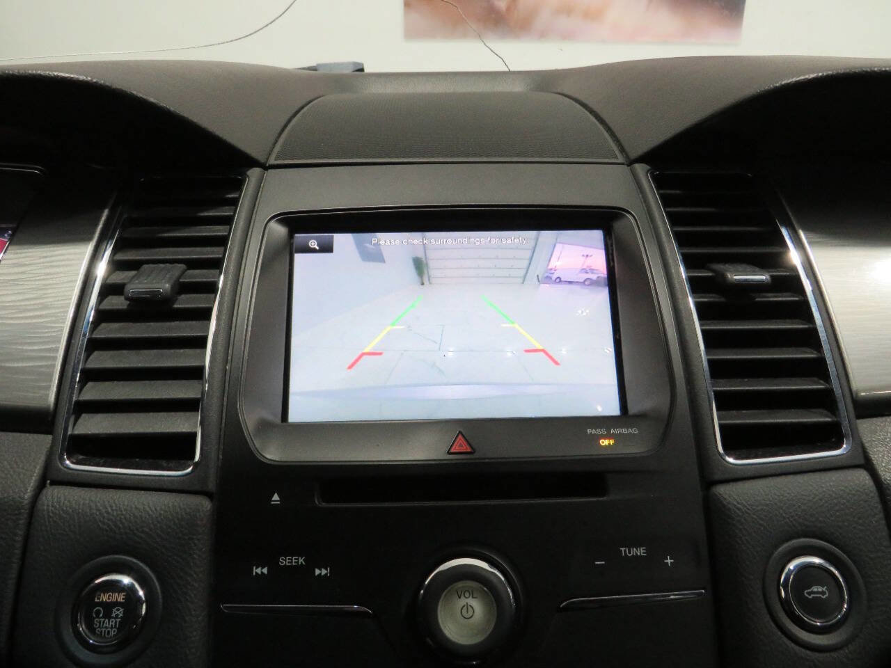 Used 2015 Ford Taurus SEL w/ Equipment Group 201A FWD image 19