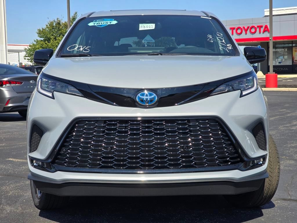 Used 2025 Toyota Sienna XSE w/ XSE Plus Package FWD image 15