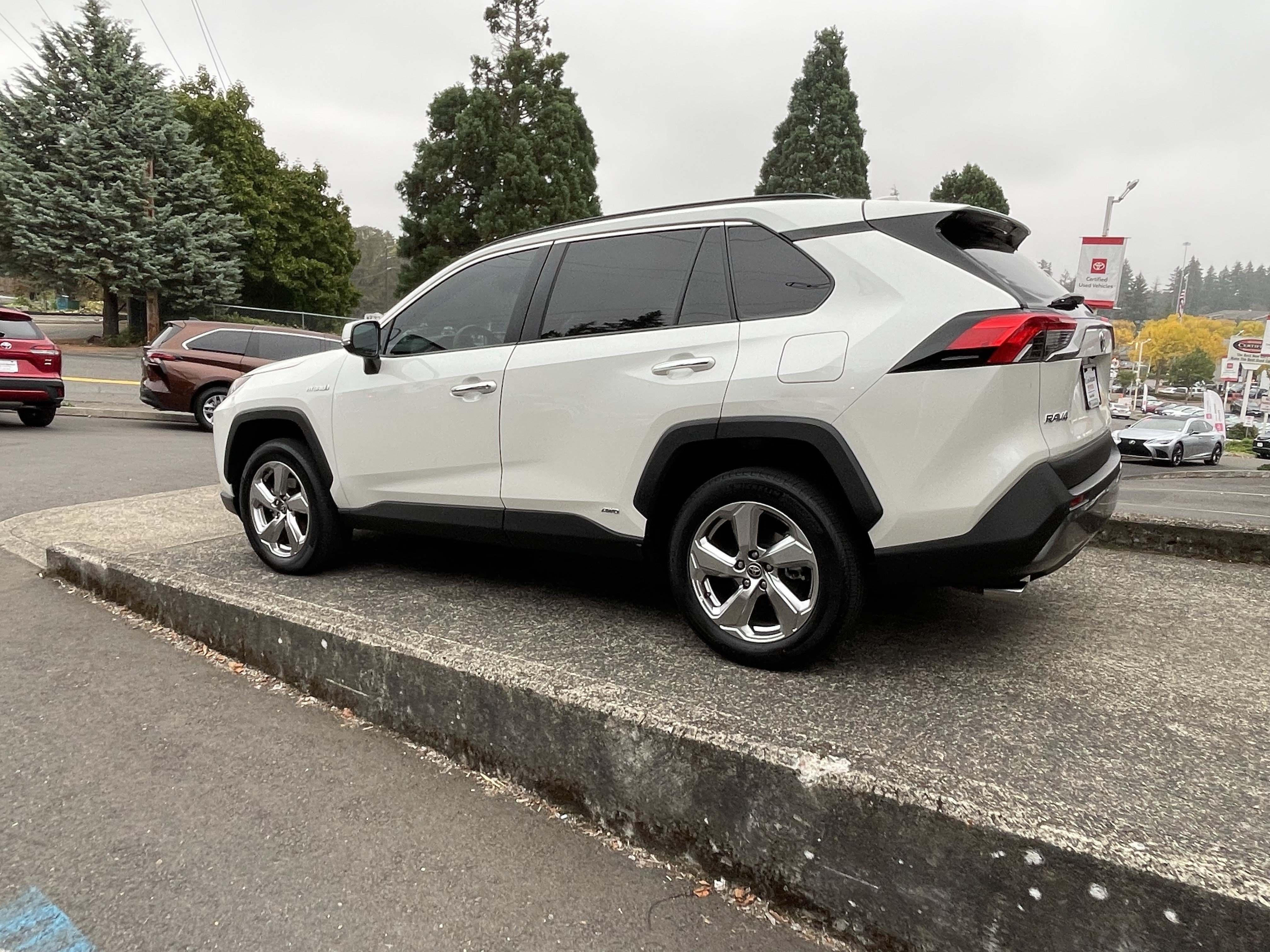 Certified 2021 Toyota RAV4 Limited w/ Limited Grade Weather Package AWD/4WD image 5