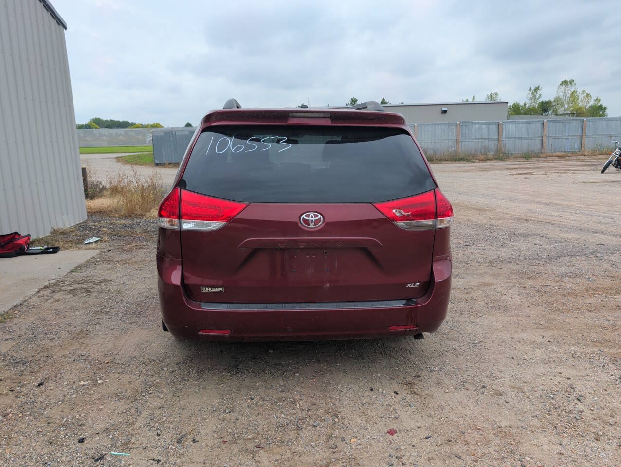 Used 2011 Toyota Sienna XLE w/ Entertainment Pkg FWD image 4