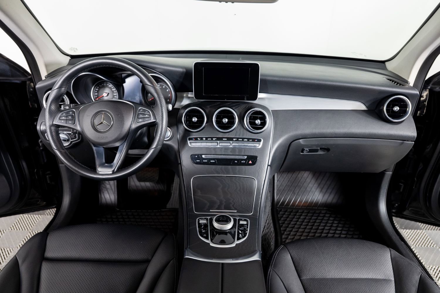 Used 2019 Mercedes-Benz GLC 300 4MATIC w/ Premium Package image 29